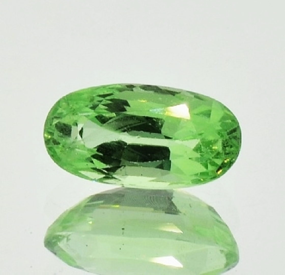 Garnet oval mint green 3.62 ct