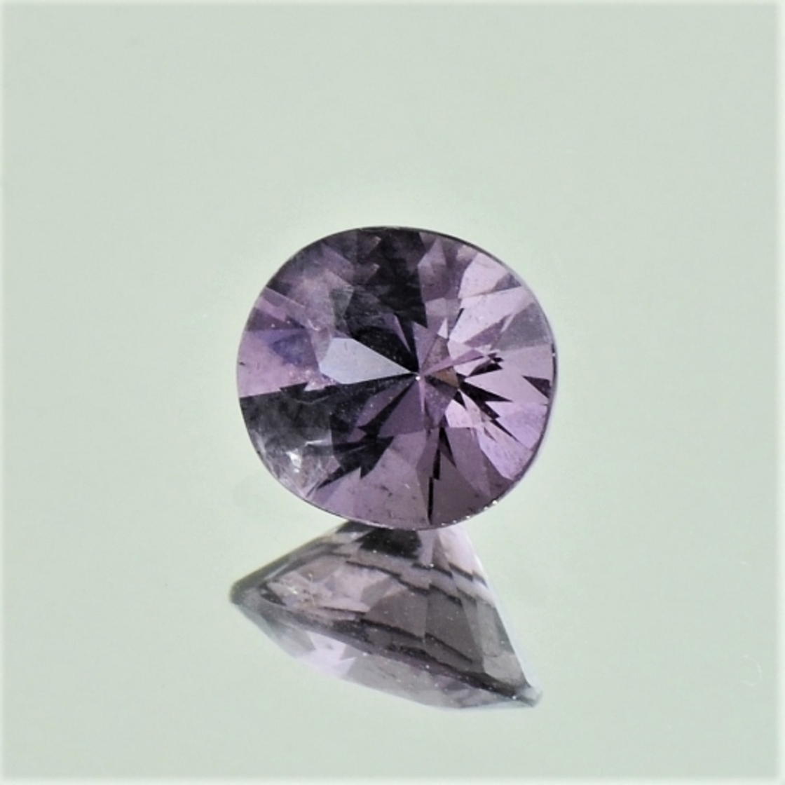 Spinel oval gräulich-lila 1.23 ct