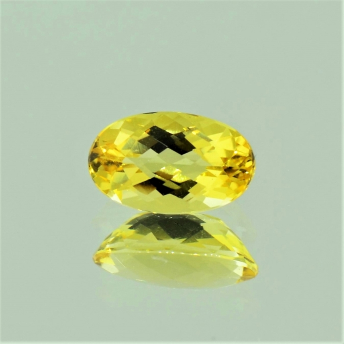 Golden Beryl oval checkertop 1.5 ct