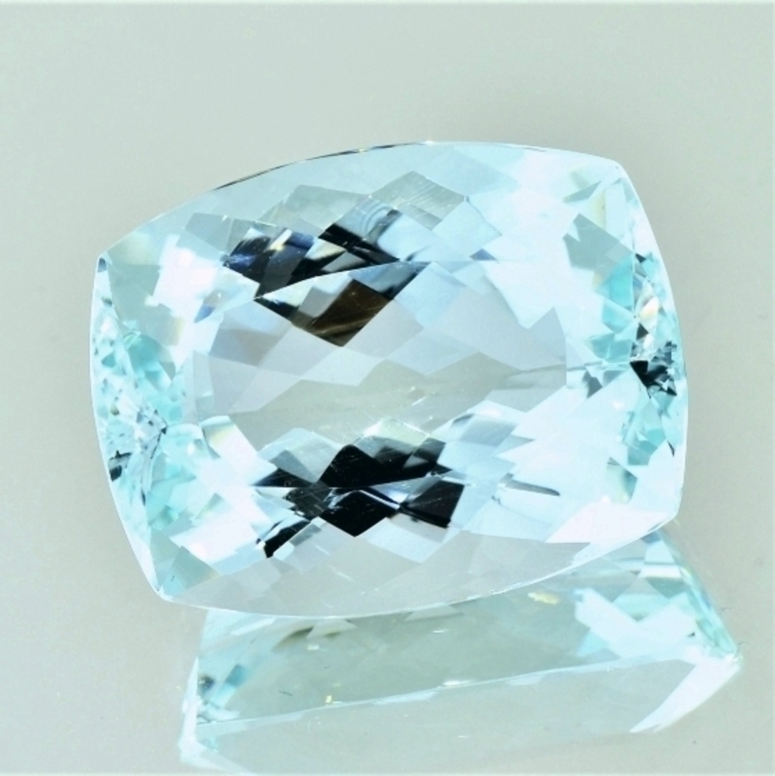 Aquamarin antik grünlich hellblau unbehandelt 32,25 ct.