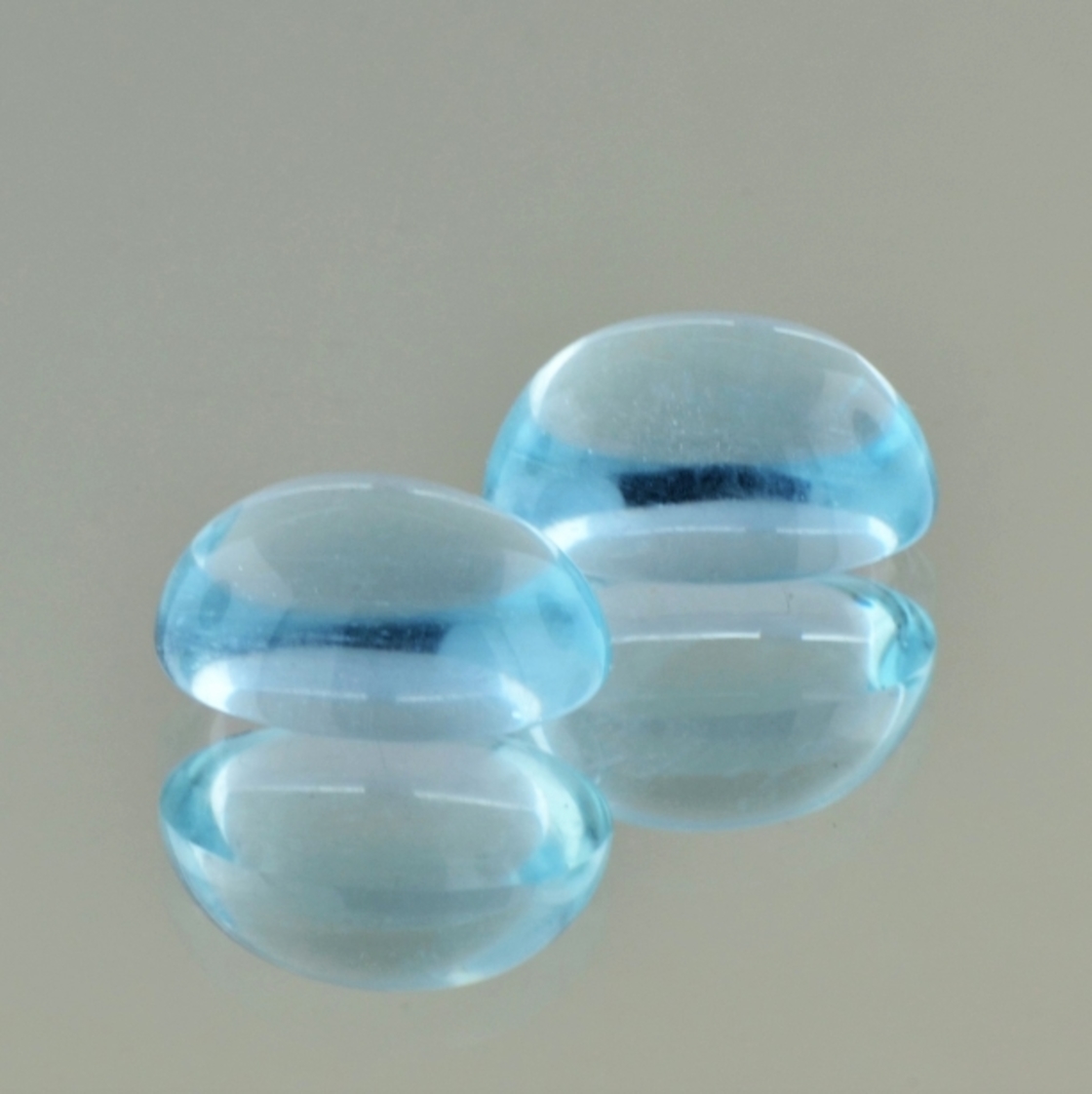 Aquamarin Duo Cabochon oval hellblau 14,65 ct