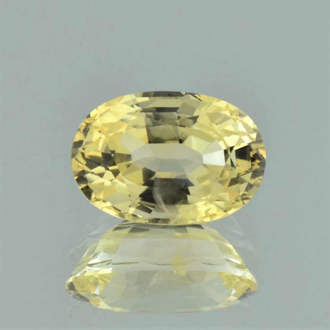 Saphir oval gelb ungebrannt 6,97 ct