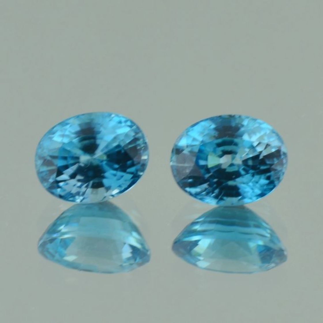 Zircon Pair oval blue 9.92 ct