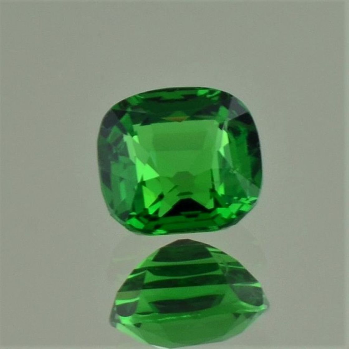 Tsavorite Garnet cushion intensivgrün 2.52 ct