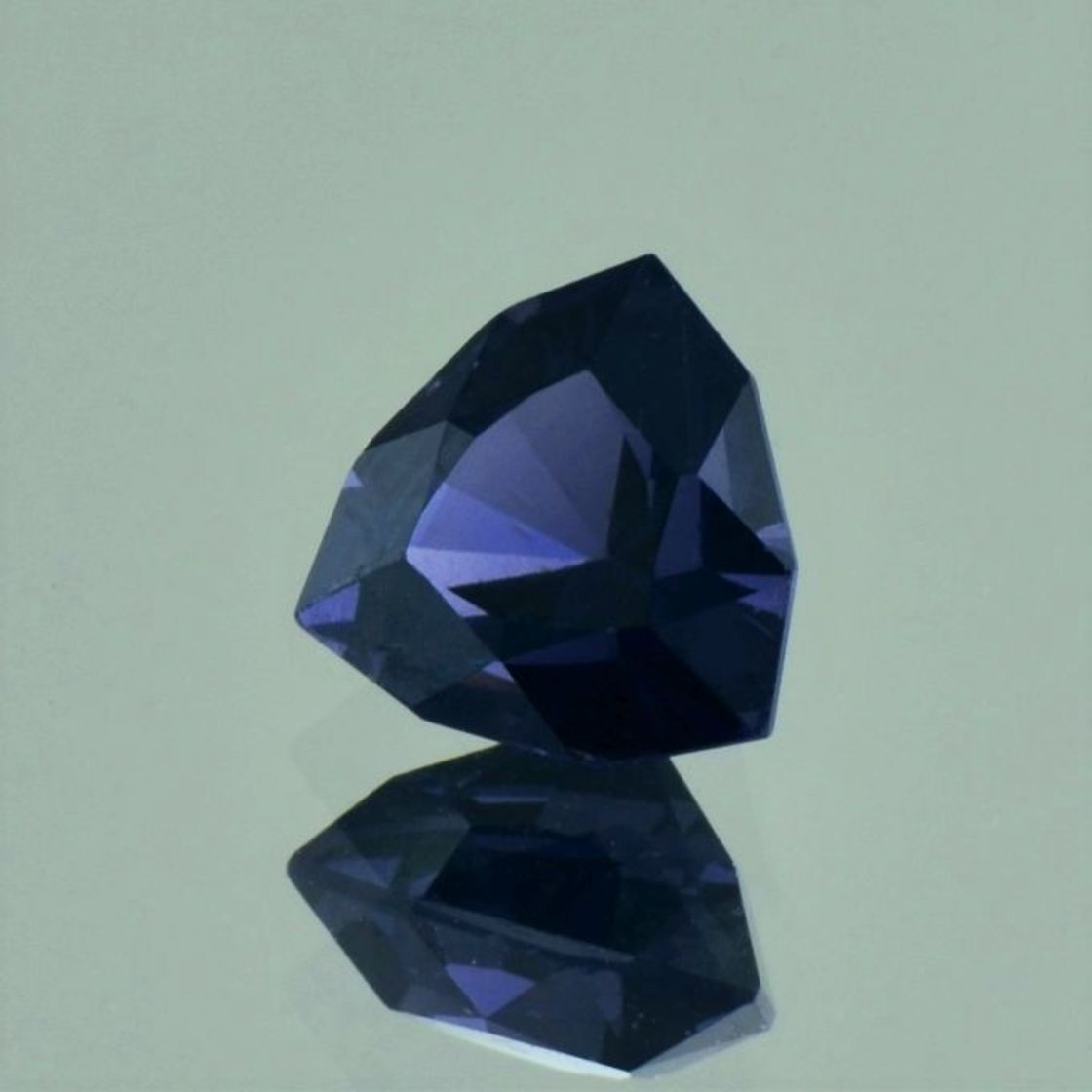 Spinel trillion dark blue 3.19 ct