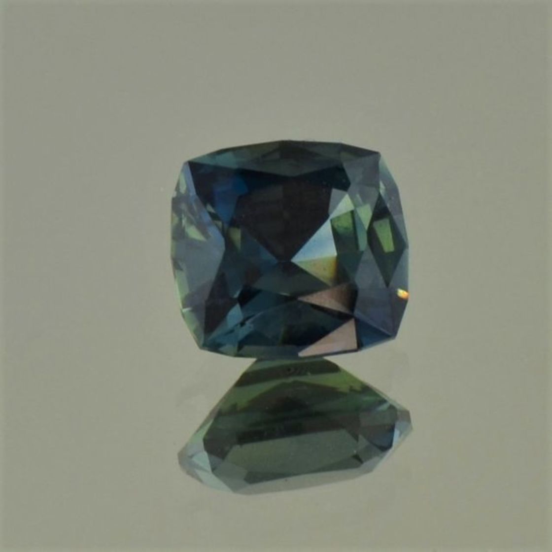 Saphir antik blaugrün ungebrannt 2,81 ct