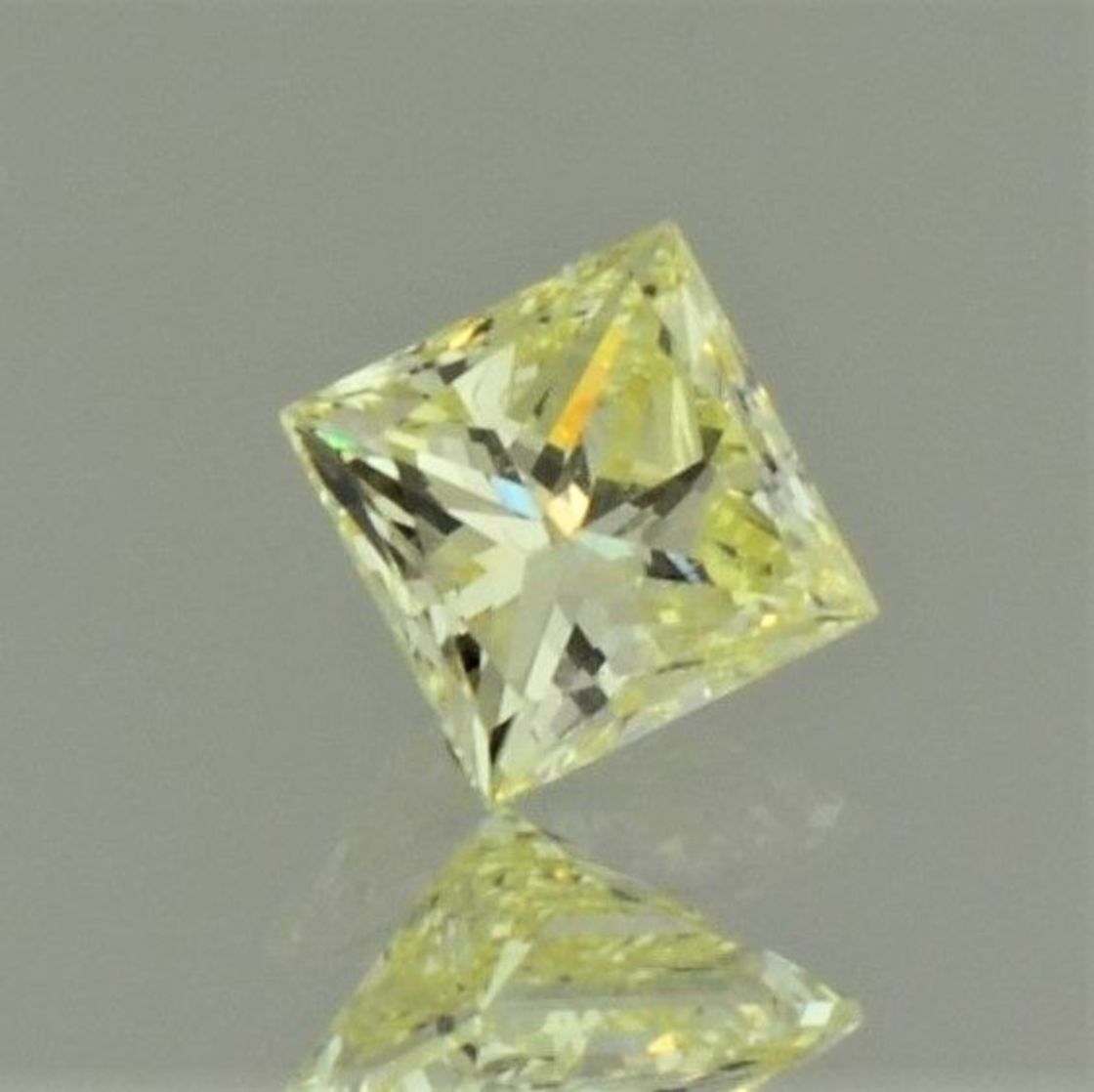 Farbdiamant princess gelb vs1 0,51 ct