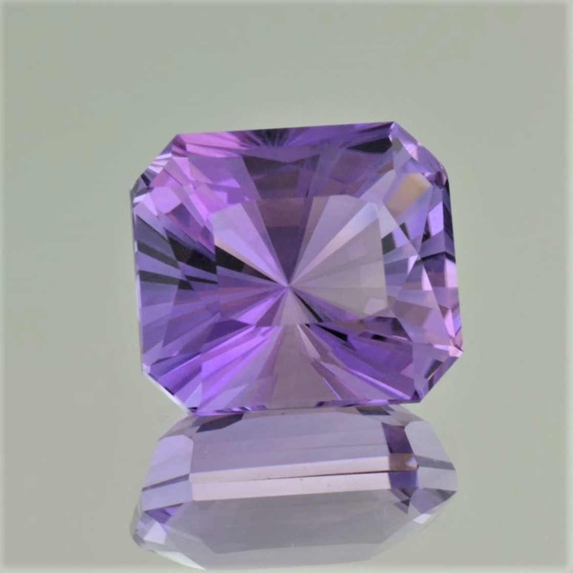 Amethyst Design-Octagon lilac 50.93 ct.