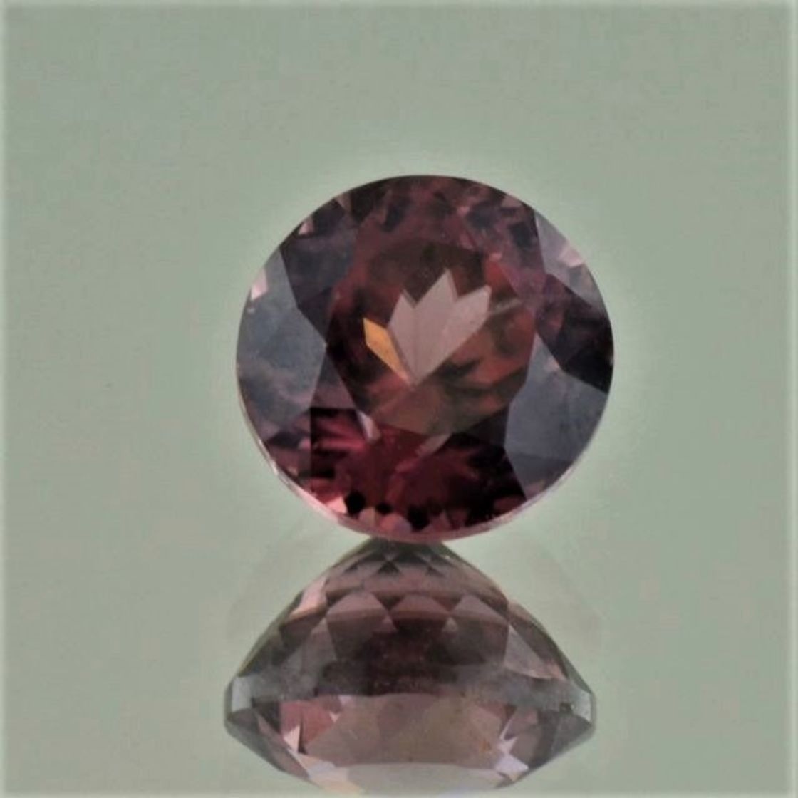 Zircon round brownish pink 5.43 ct.