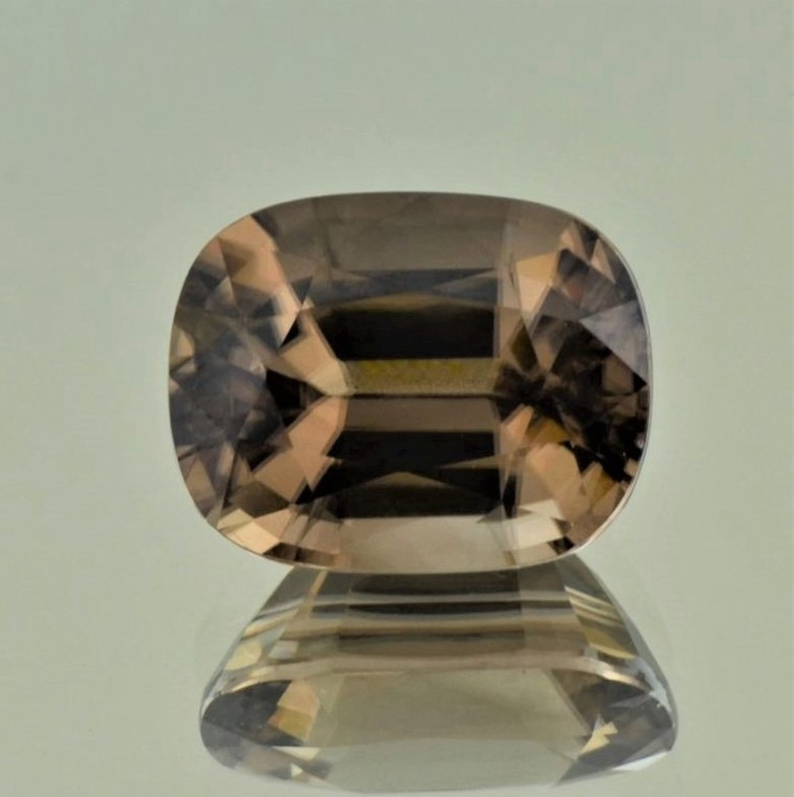 Zirkon antikoval braun ungebrannt 15,48 ct