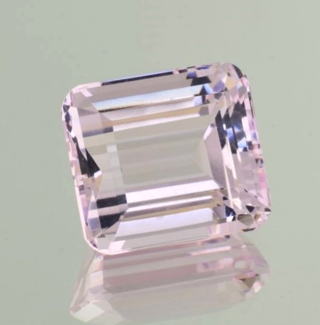 Morganit octagon-modifiziert hellrosa 28,95 ct