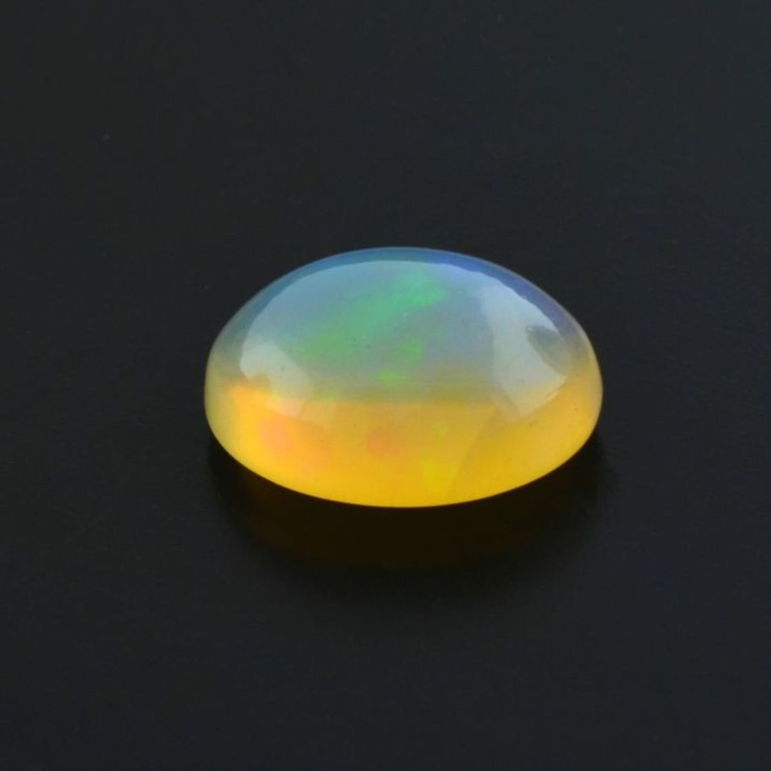 Precious Opal cabochon oval 4.87 ct