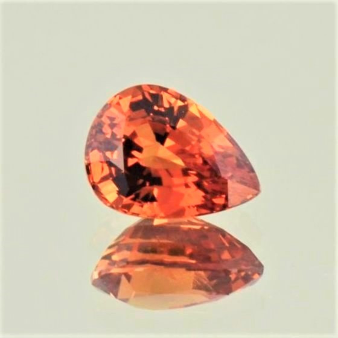 Mandarin-Granat Tropfen orange 3,81 ct.