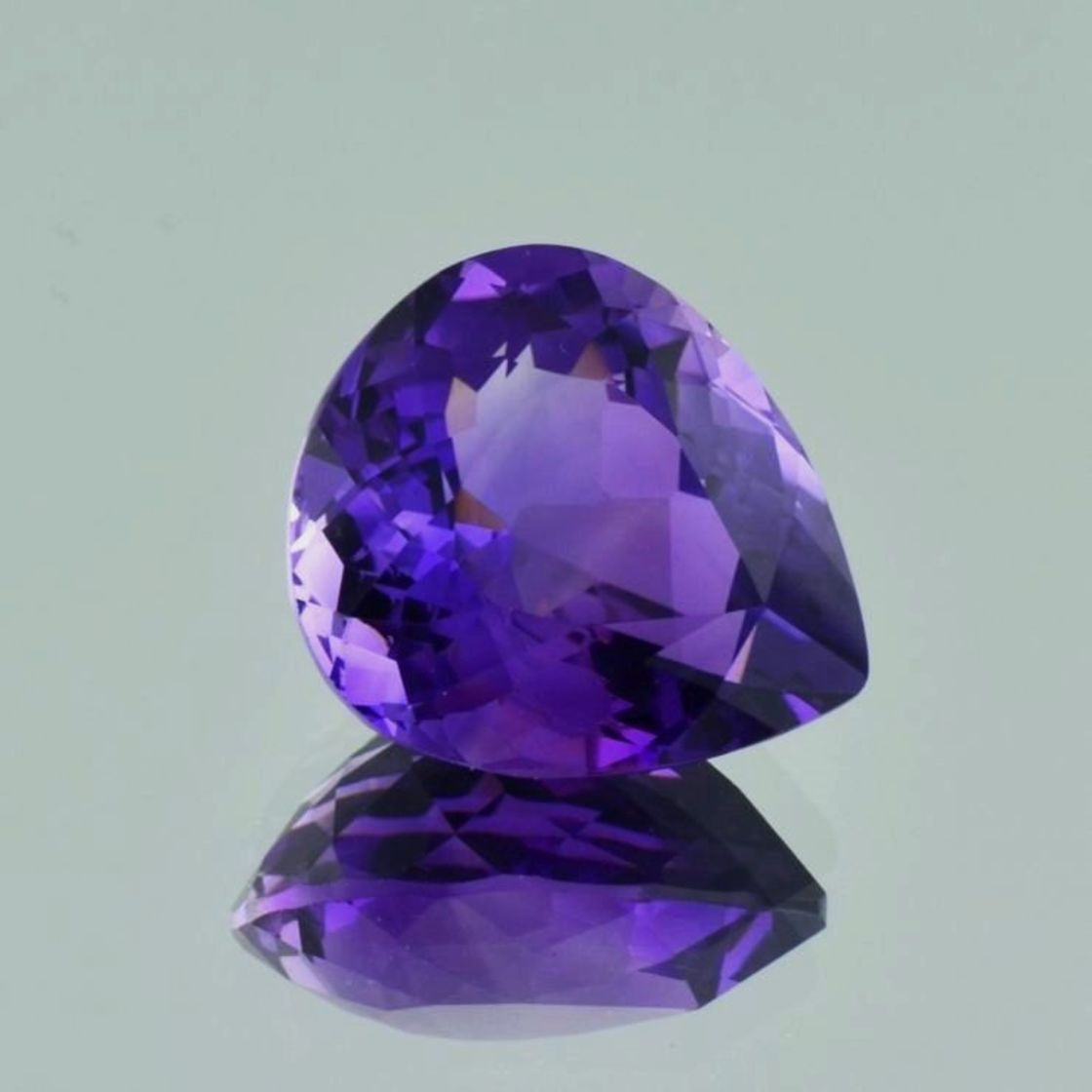 Amethyst pear violet 20.03 ct.