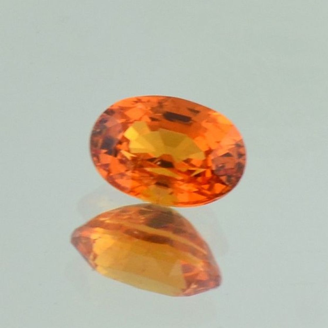 Mandarin Granat oval orange 2,45 ct