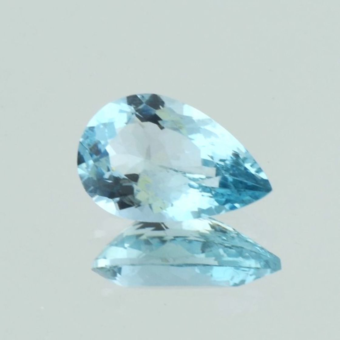 Aquamarine pear light blue 3.44 ct.