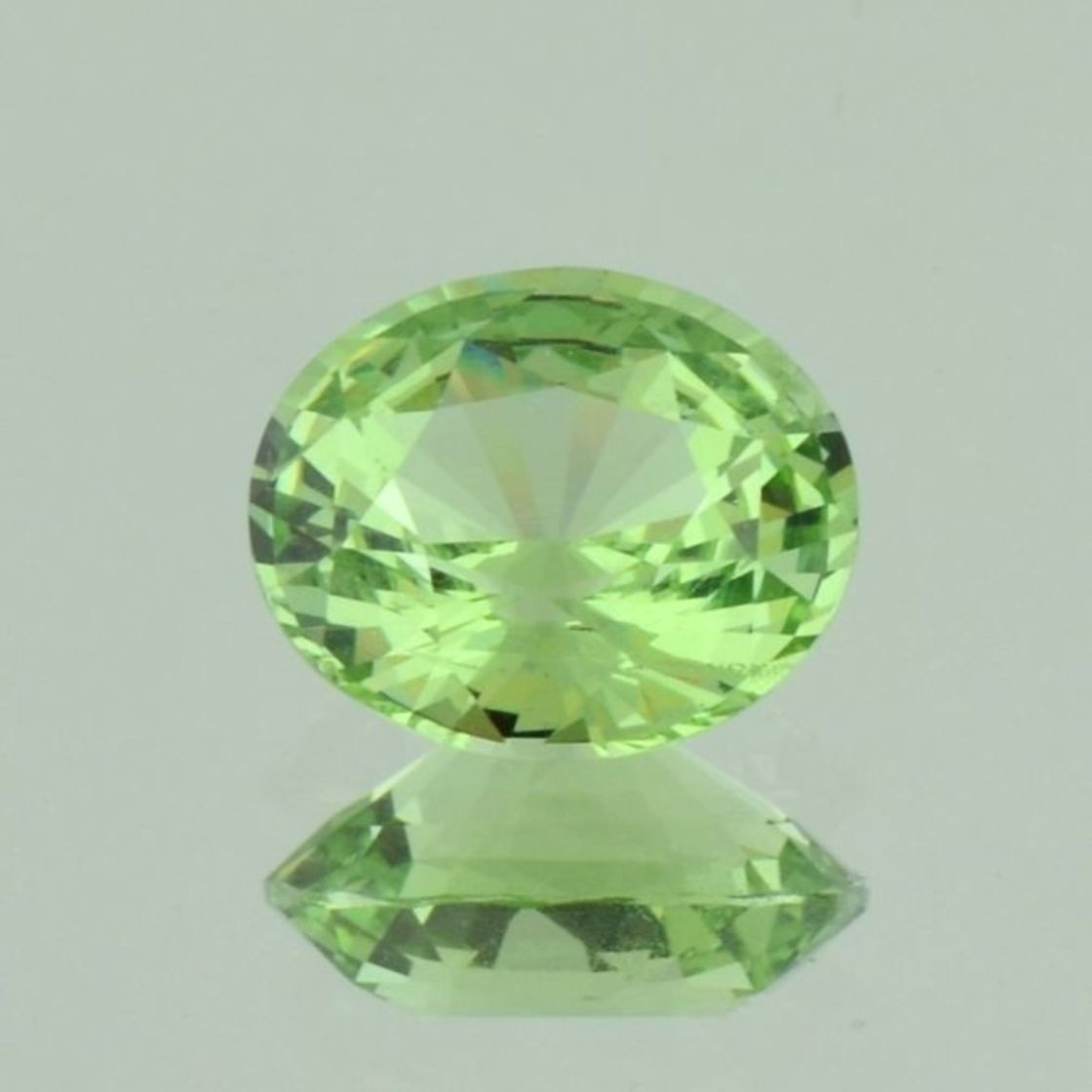 Granat Grossular oval gelblich grün 5,19 ct