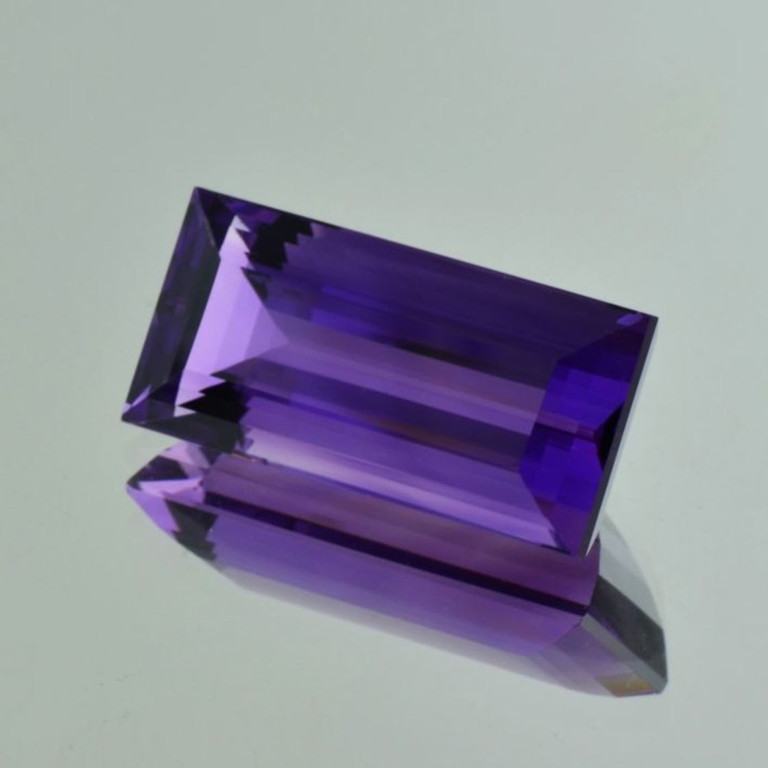 Amethyst Rechteck violett 37,74 ct