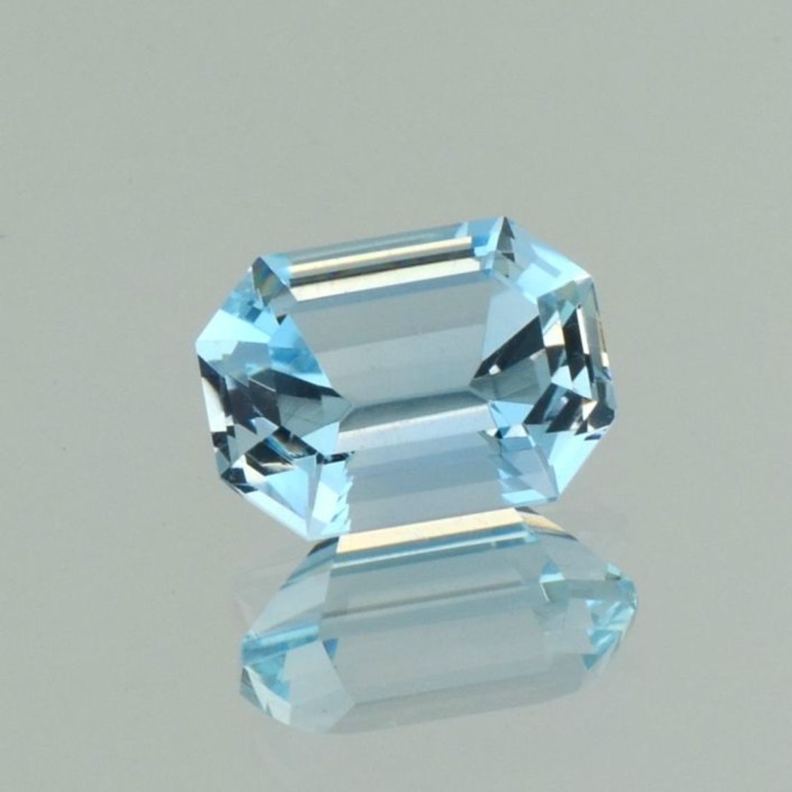 Aquamarine octagon light blue 3.93 ct