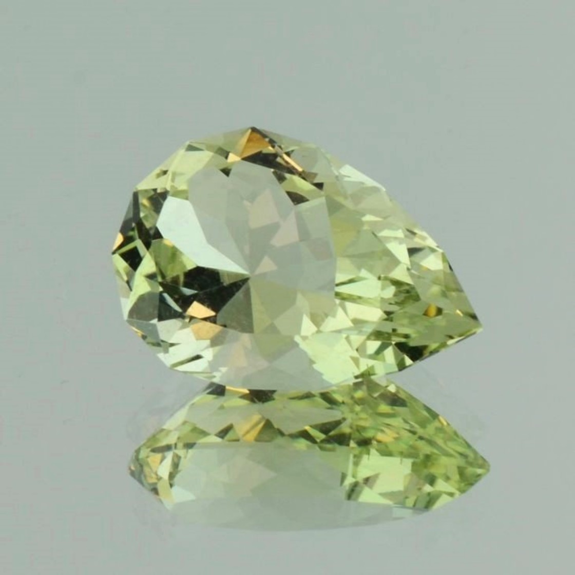 Heliodor Beryll pear greenish yellow 10.71 ct