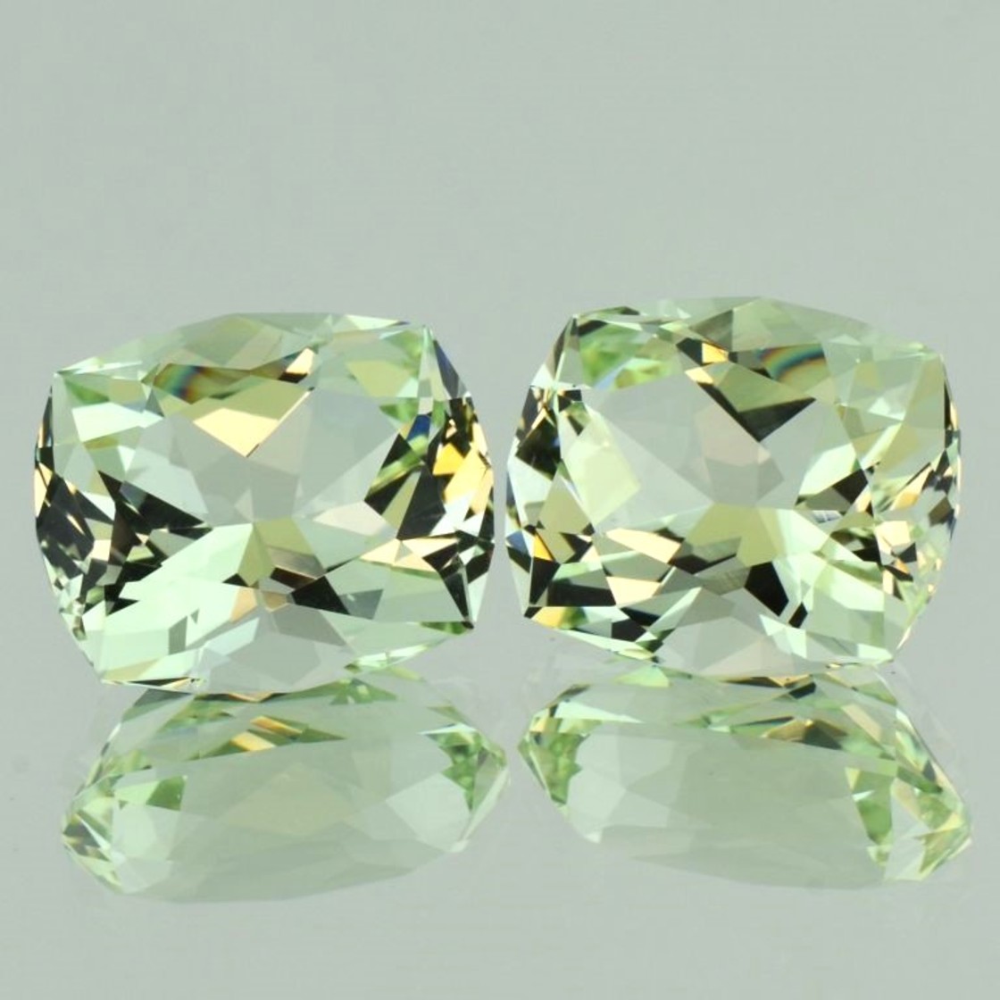 Heliodor Pair Berylle Design-Antik light green 33.01 ct