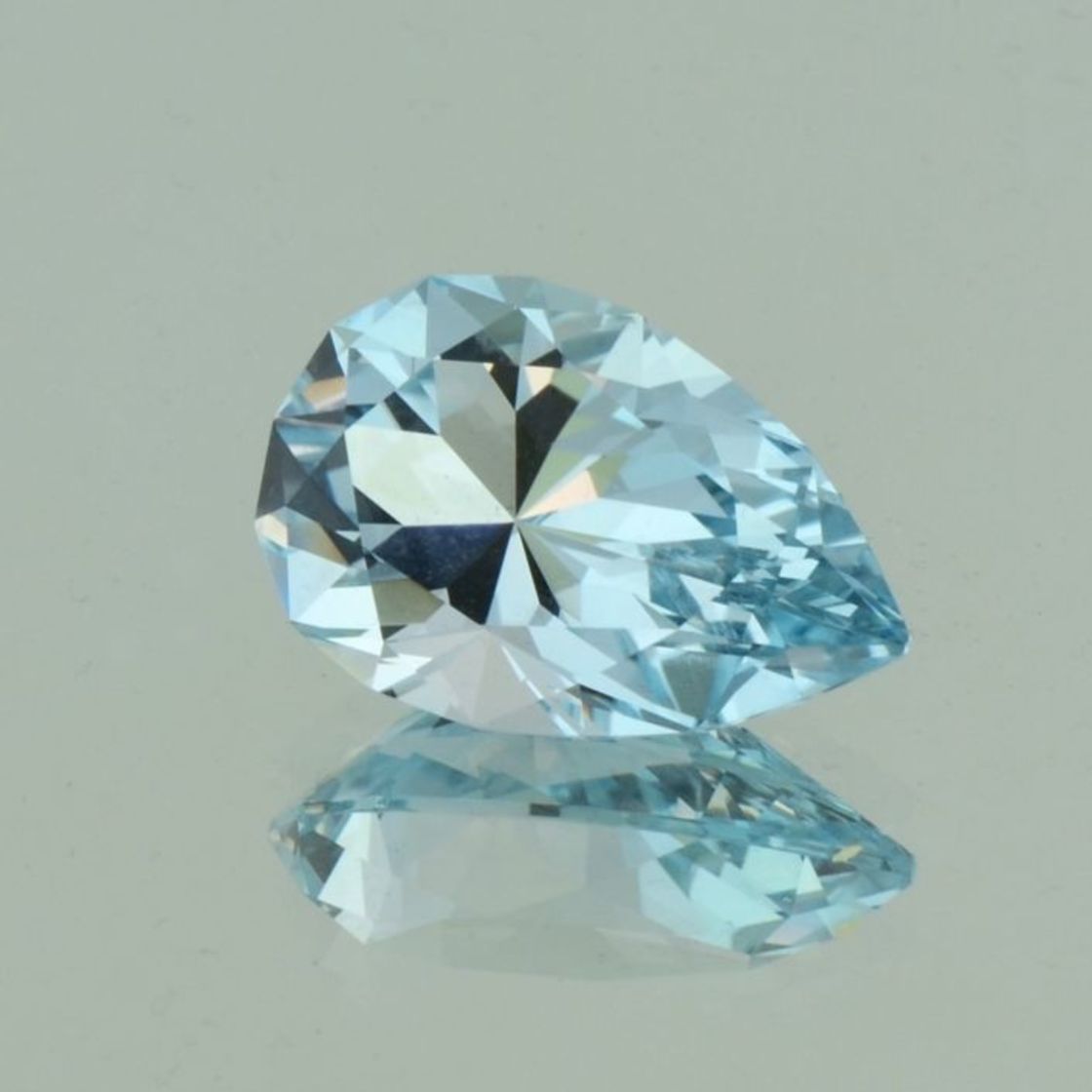 Topaz pear light blue untreated 16.48 ct