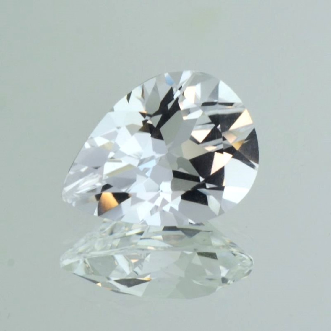 Topaz pear colorless 17.77 ct.