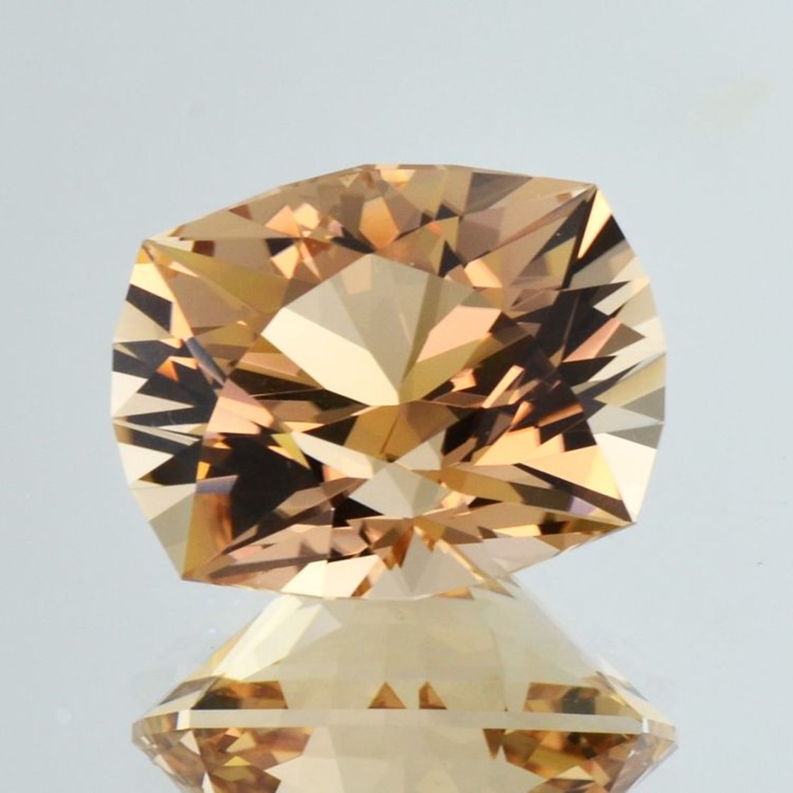 Topas Design-Antik rosa-hellbraun 54,80 ct