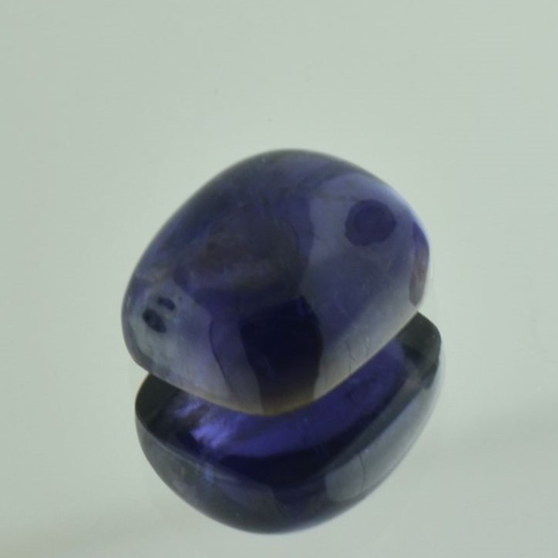 Iolith Cabochon antik dunkelblau 10,48 ct