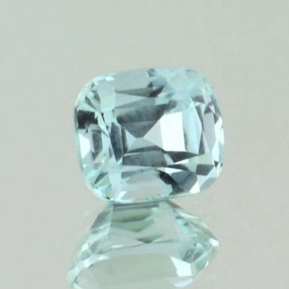 Turmalin antik grünlich hellblau 4,61 ct