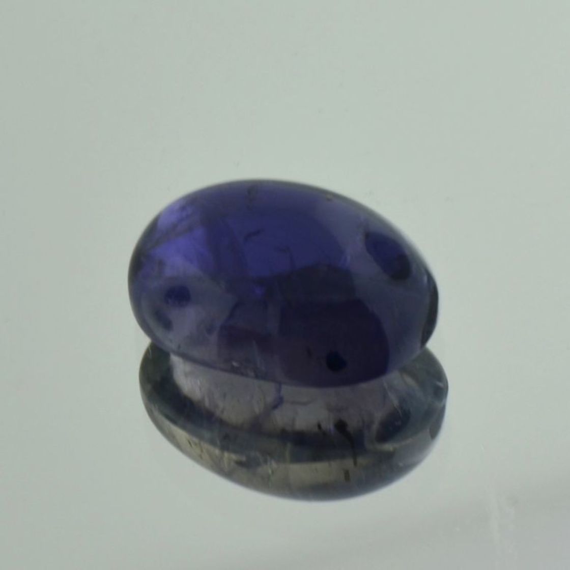 Iolith Cabochon oval dunkelblau 9,77 ct