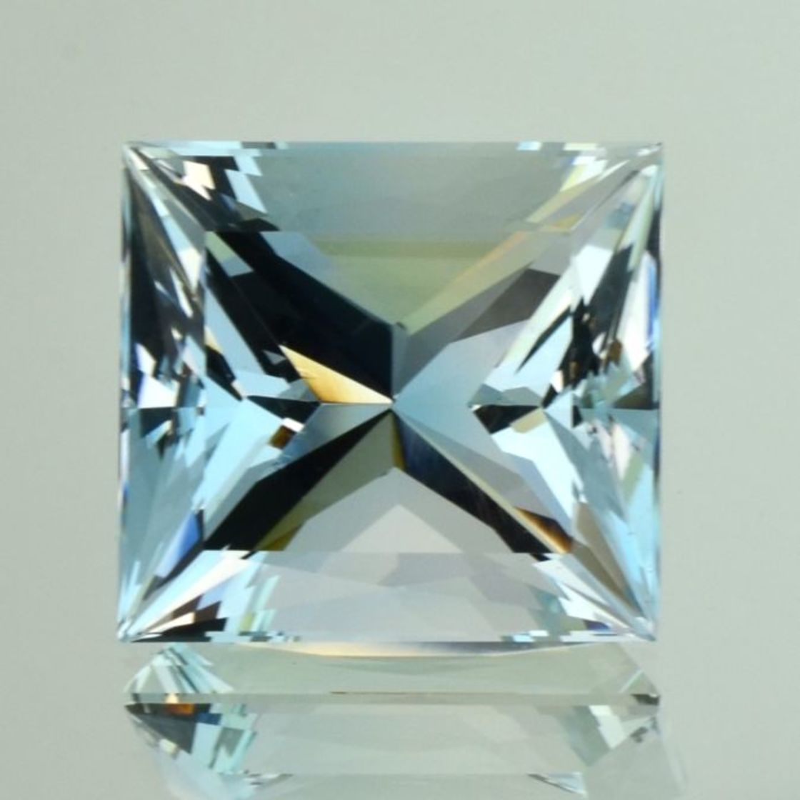 Topaz princess light blue 66.07 ct.