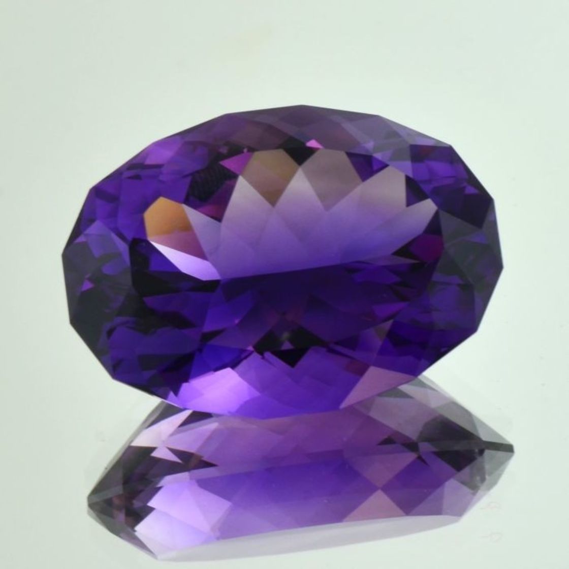 Amethyst oval intense violet 66.46 ct