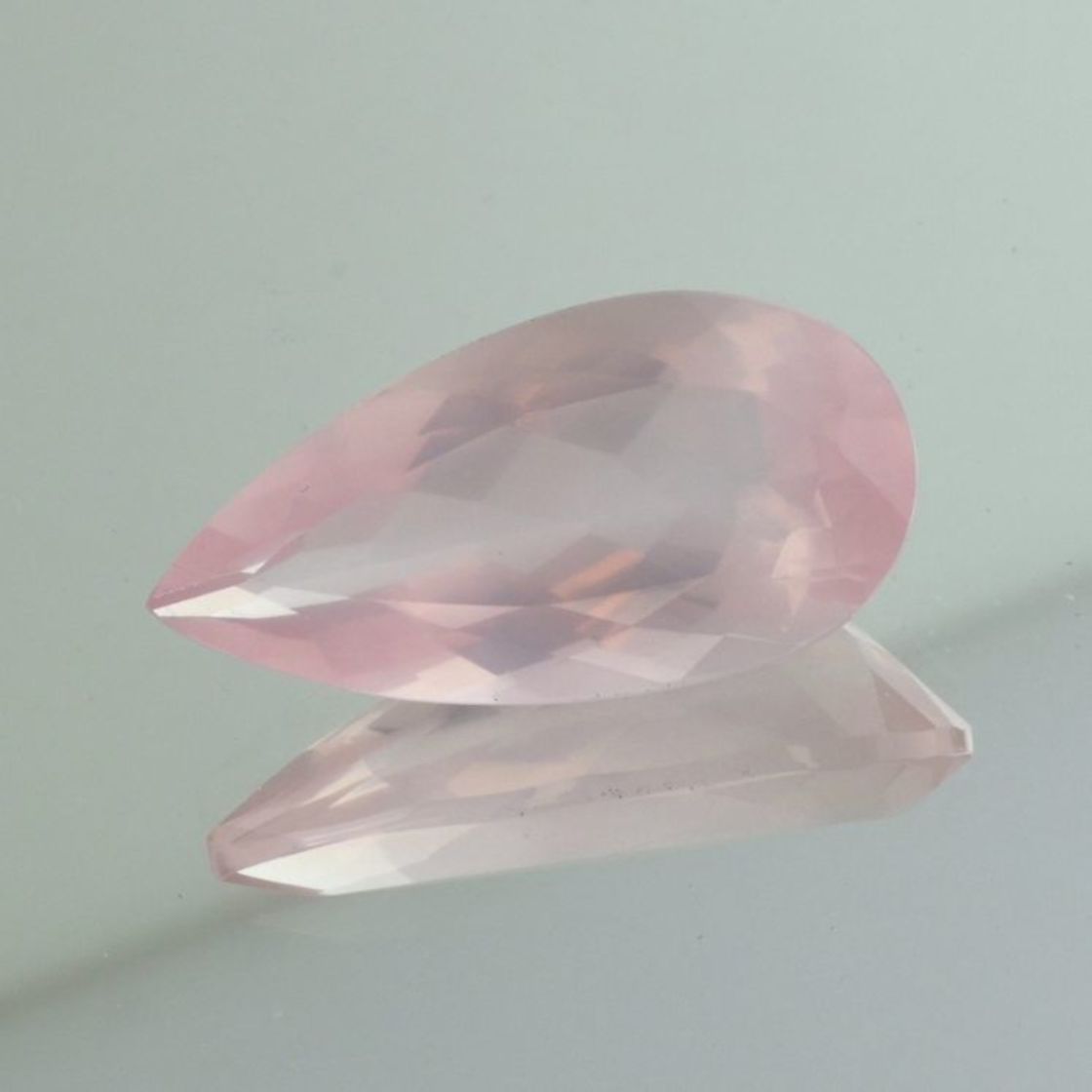 Rose-Quartz pear pink 27.79 ct