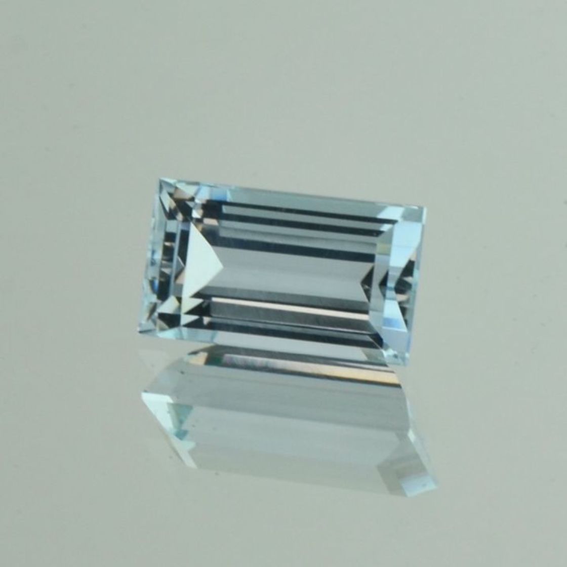 Aquamarin Baguette hellblau 3,96 ct