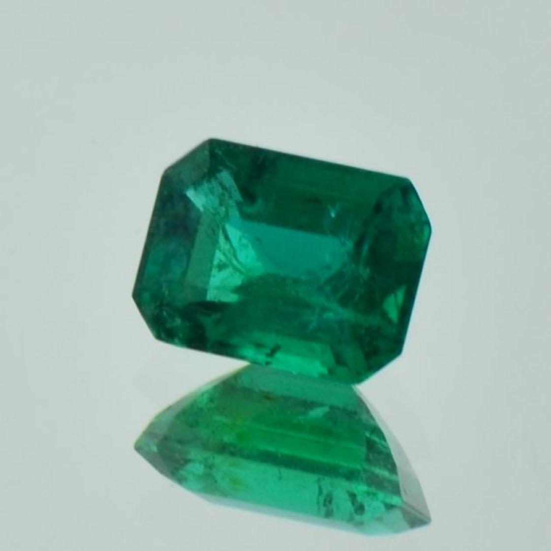 Emerald octagon intense green 1.96 ct