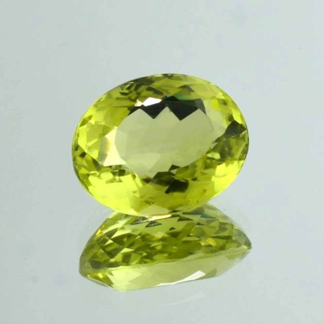 Lemon Quartz oval greenish yellow 13.97 ct