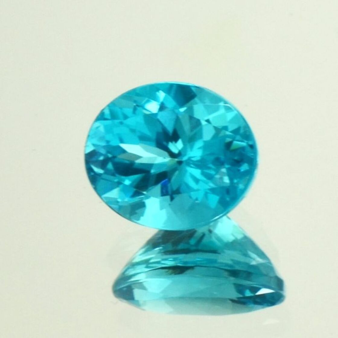 Apatite oval neon blue 4.96 ct