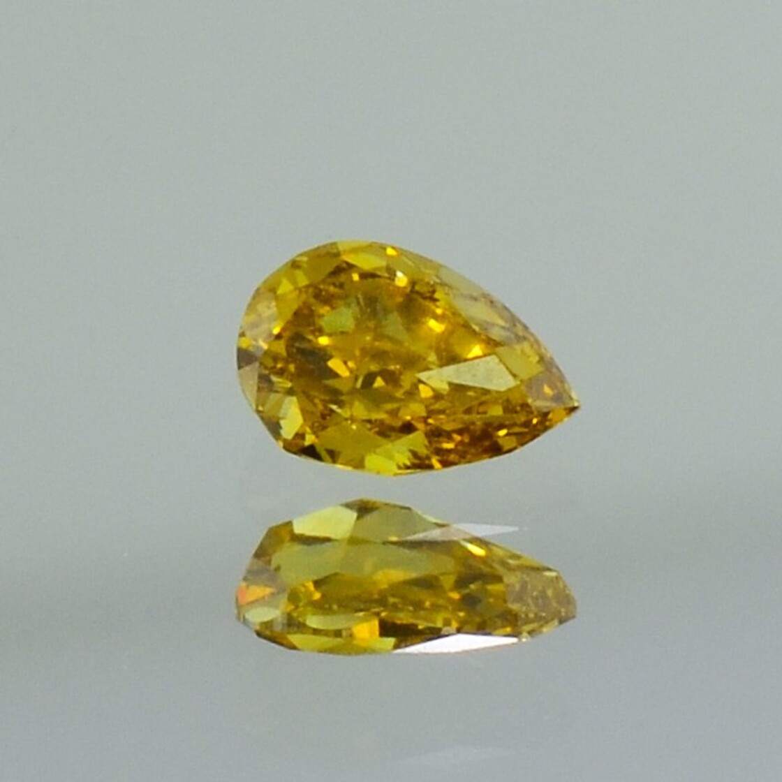 Farbdiamant Tropfen fancy deep brownish yellow 0,53 ct