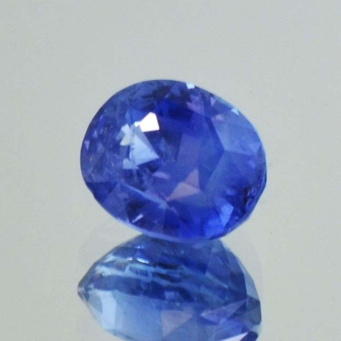 Saphir oval blau ungebrannt 6,68 ct