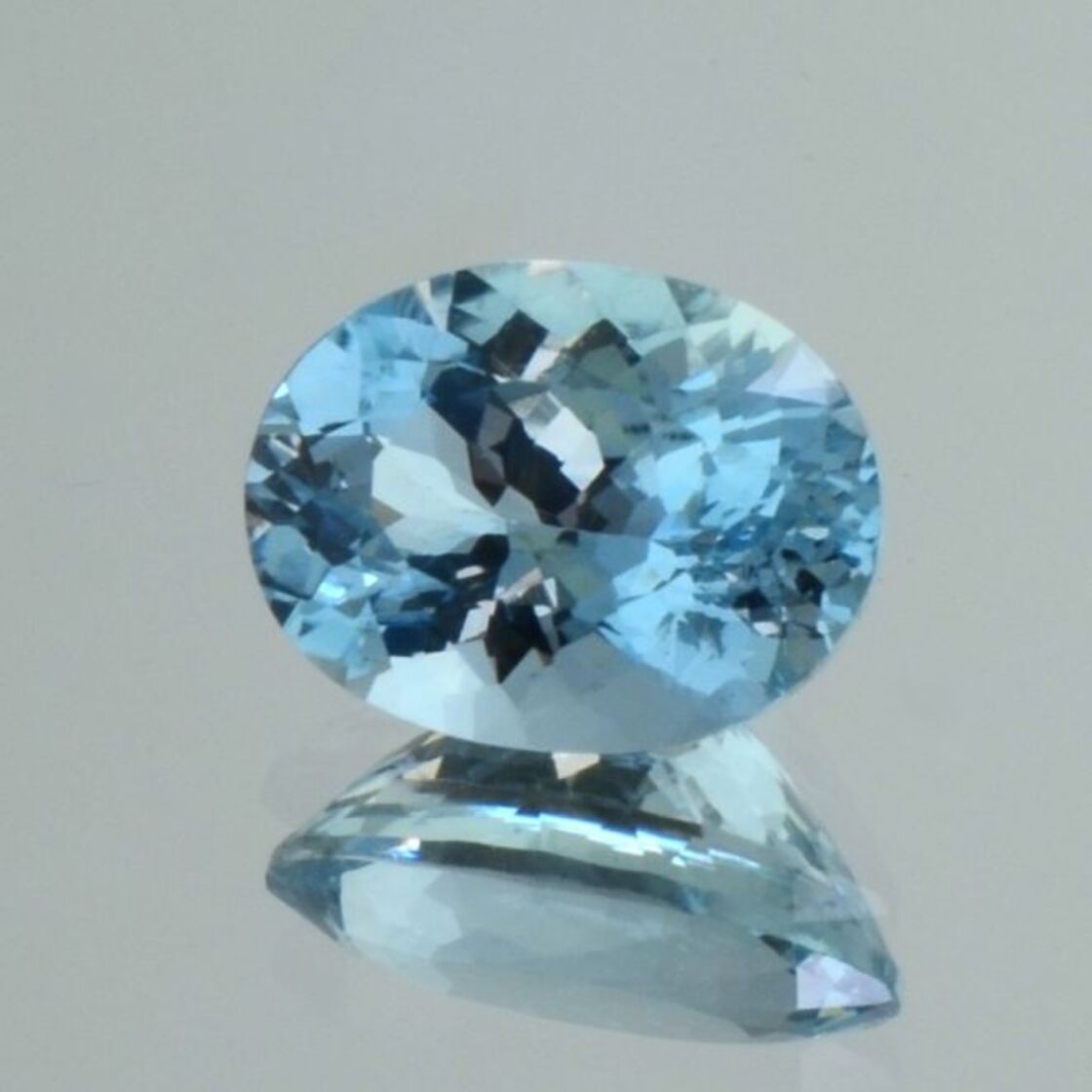 Aquamarine oval light blue 7.37 ct