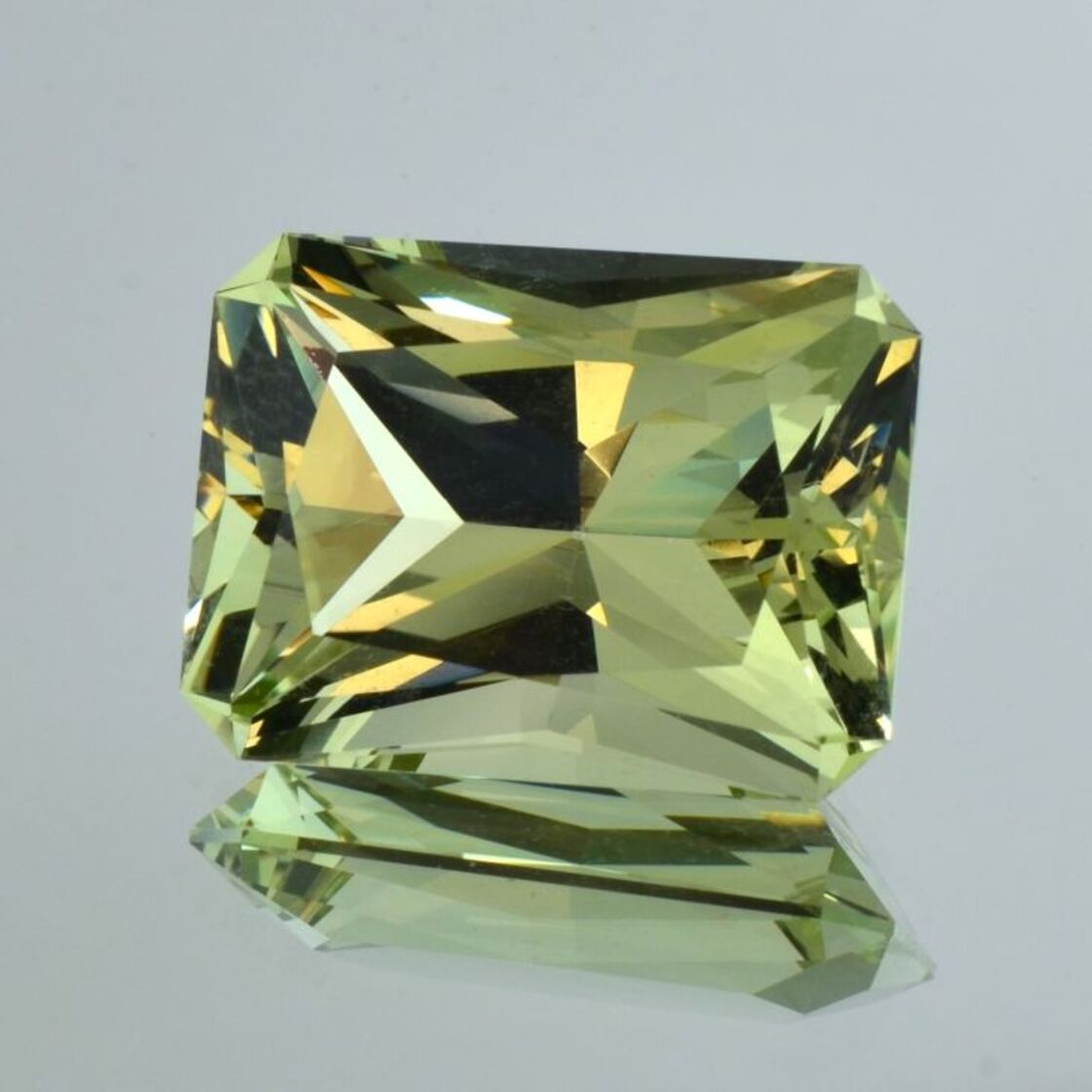 Heliodor octagon-princess greenish yellow 30.16 ct.