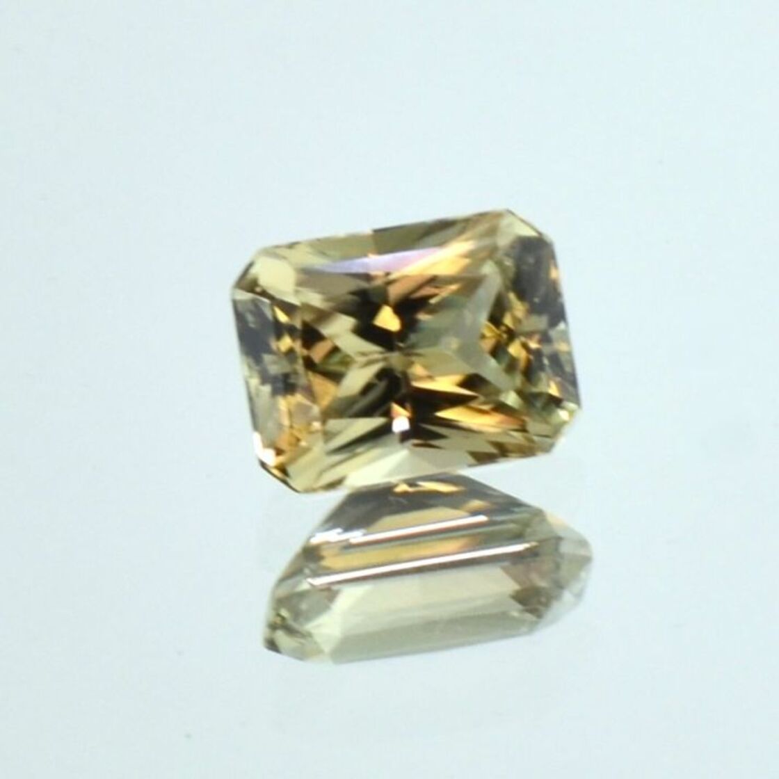 Diaspore Sultanit octagon-princess 1.85 ct