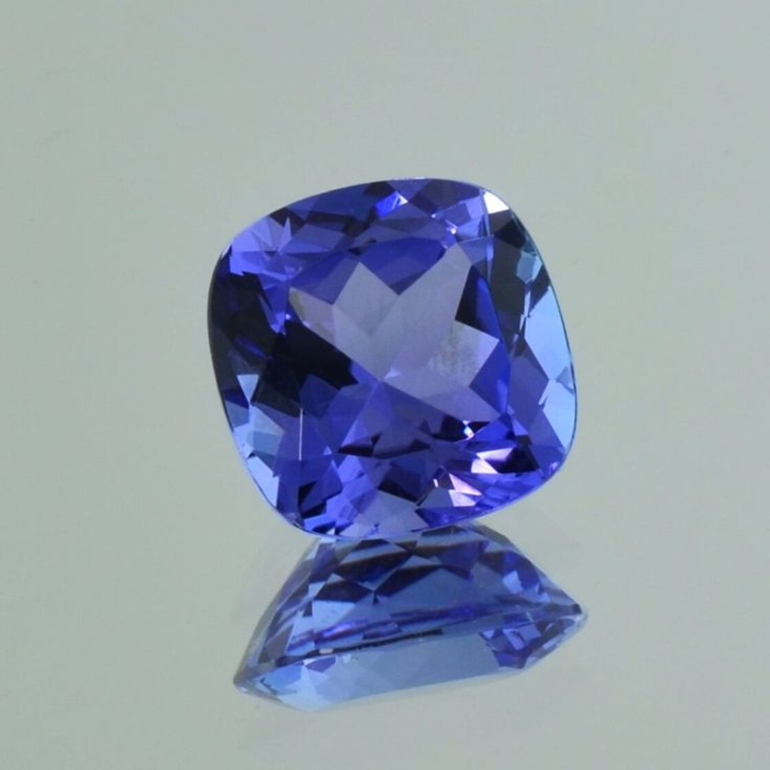 Tansanit antik blau 6,39 ct.