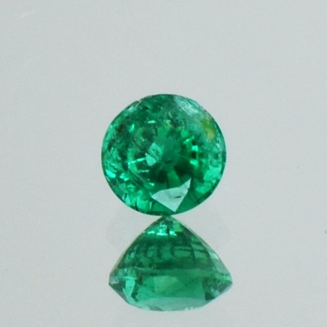 Smaragd rund grün 0,65 ct