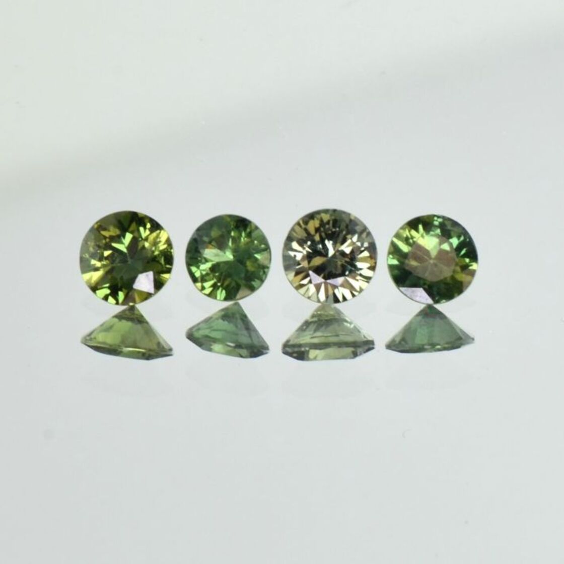 Saphir Lot rund grün 2,14 ct