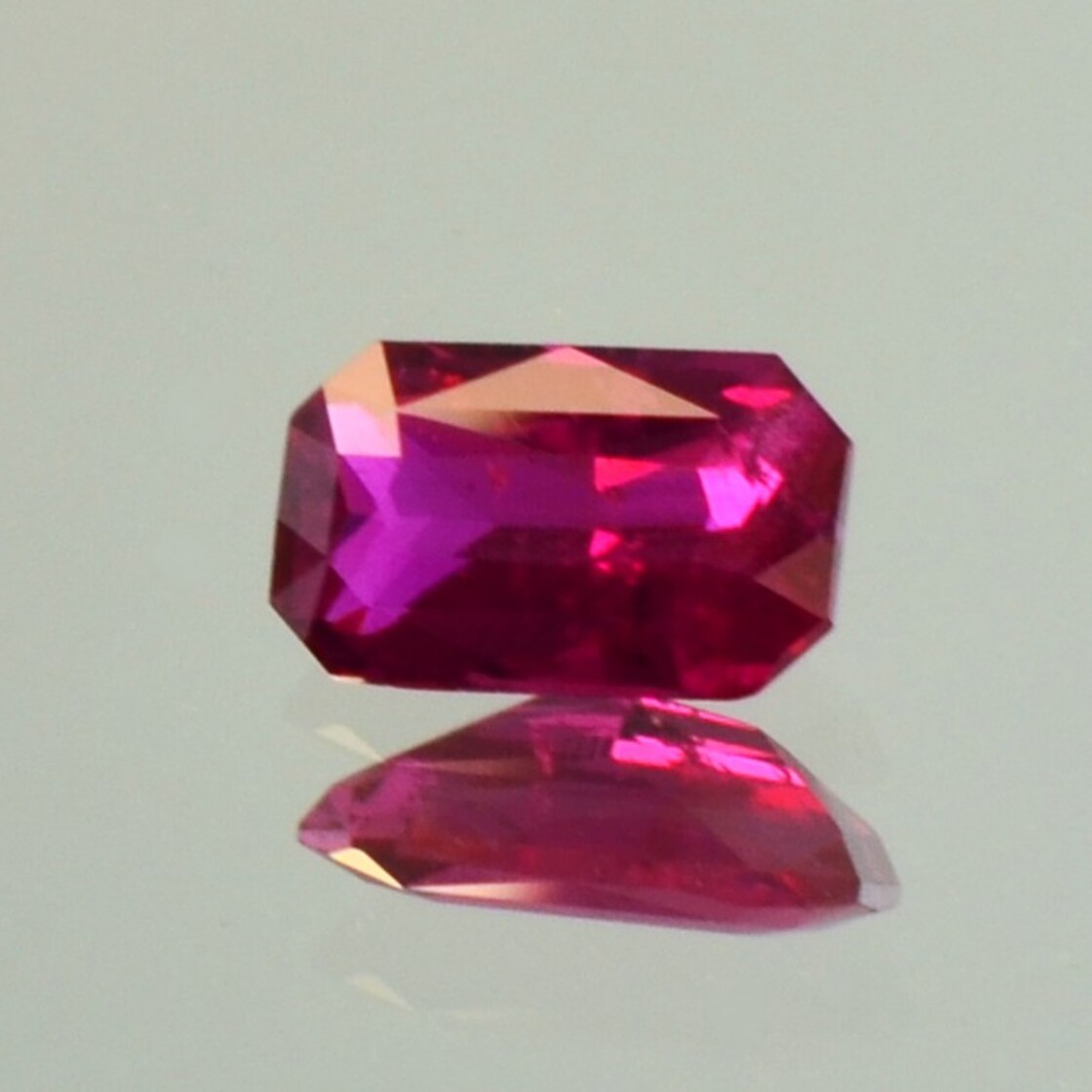 Rubin octagon purpur-rot ungebrannt 2,02 ct.