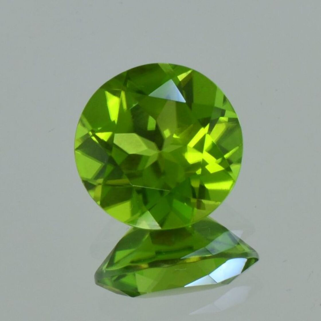 Peridot round green untreated 6.56 ct.