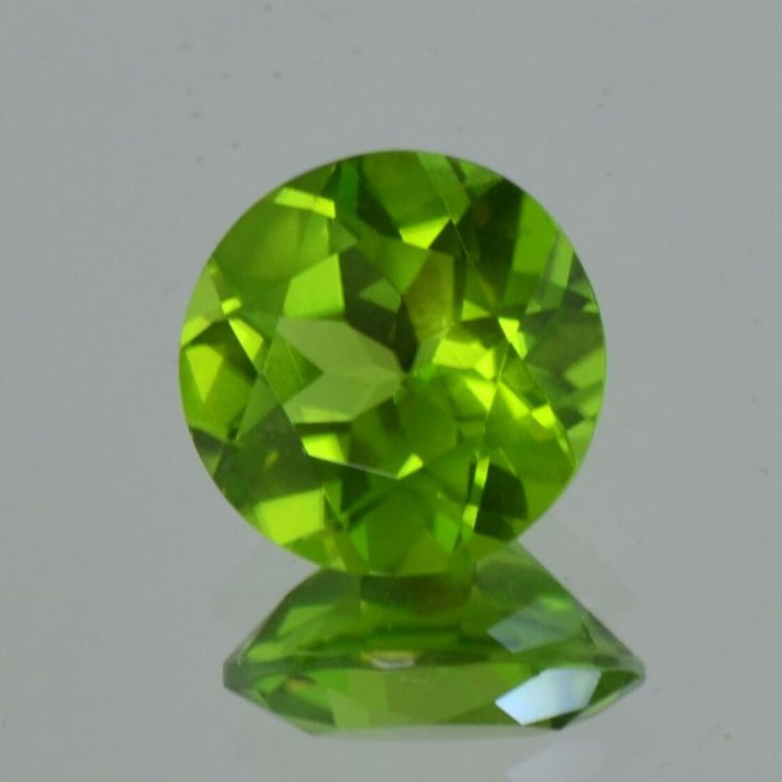 Peridot round green untreated 6.56 ct.