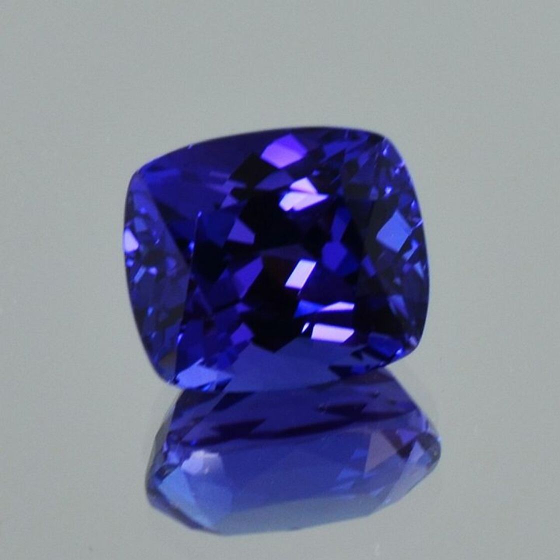 Tansanit antik intensives Violettblau 6,31 ct.